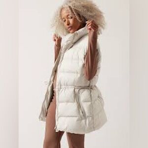 Athleta Oversized Cascade Down Puffer‎ Vest Beige size Medium